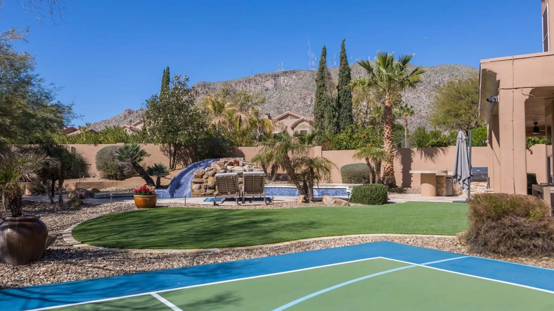 Desert Paradise Pool Spa Pickleball Putt Green 피닉스 펜션